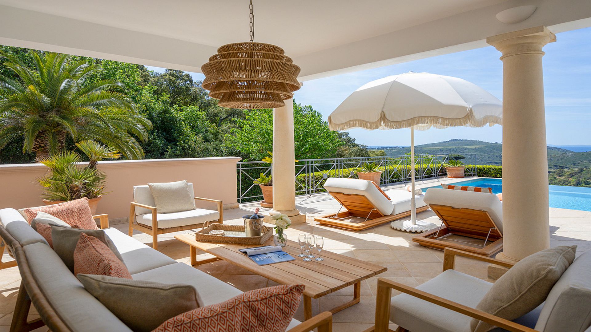Villa Estelle, Escalet