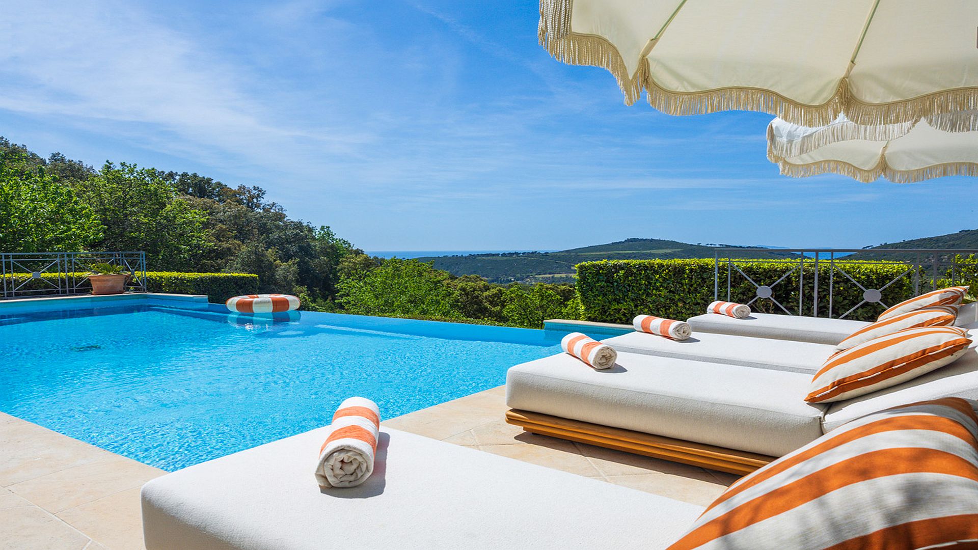 Villa Estelle, Escalet