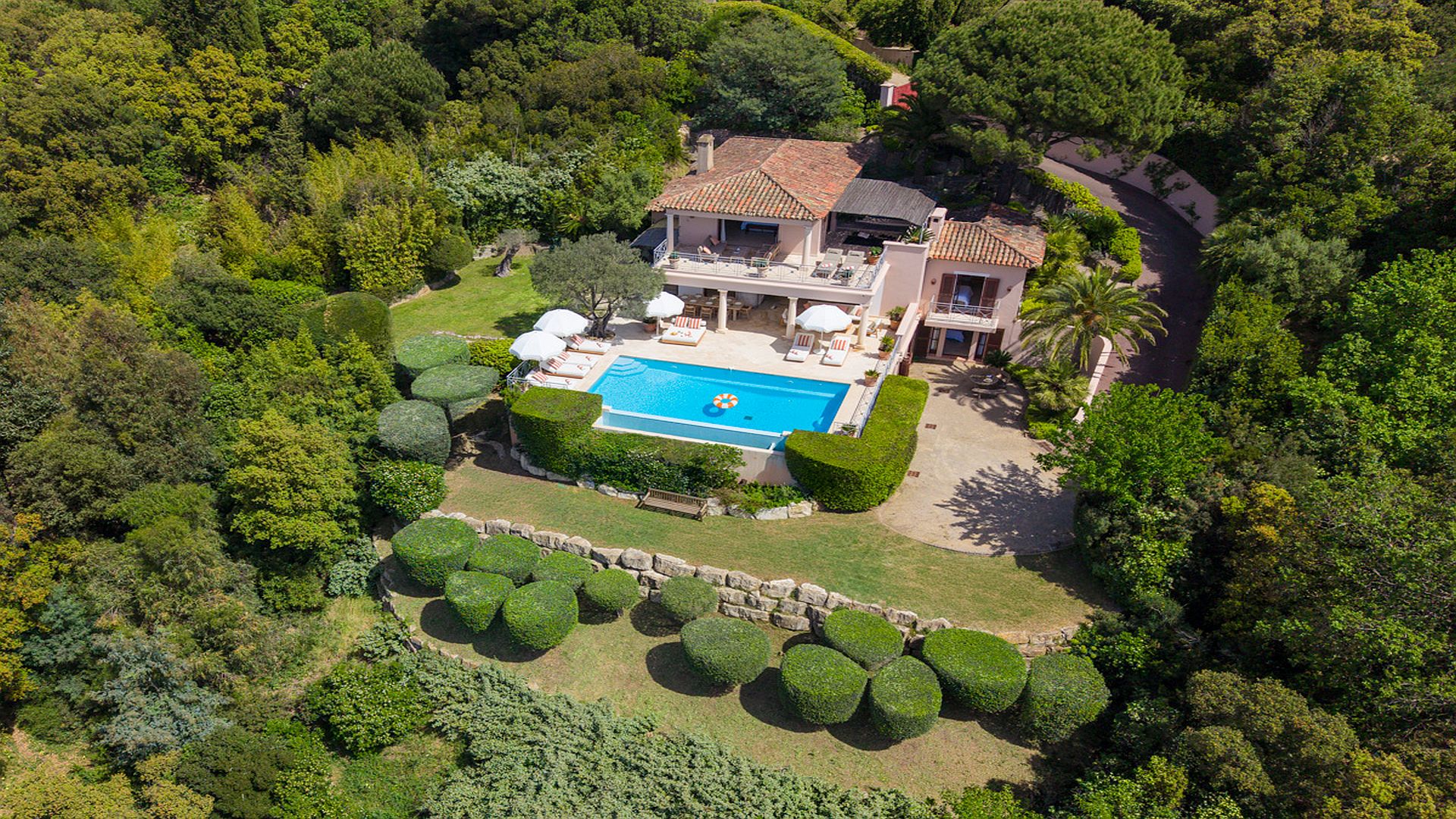 Villa Estelle, Escalet