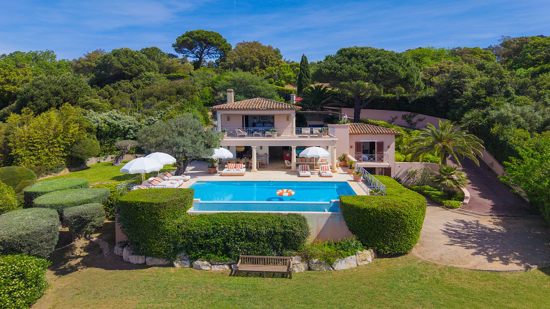 Villa Estelle, Escalet