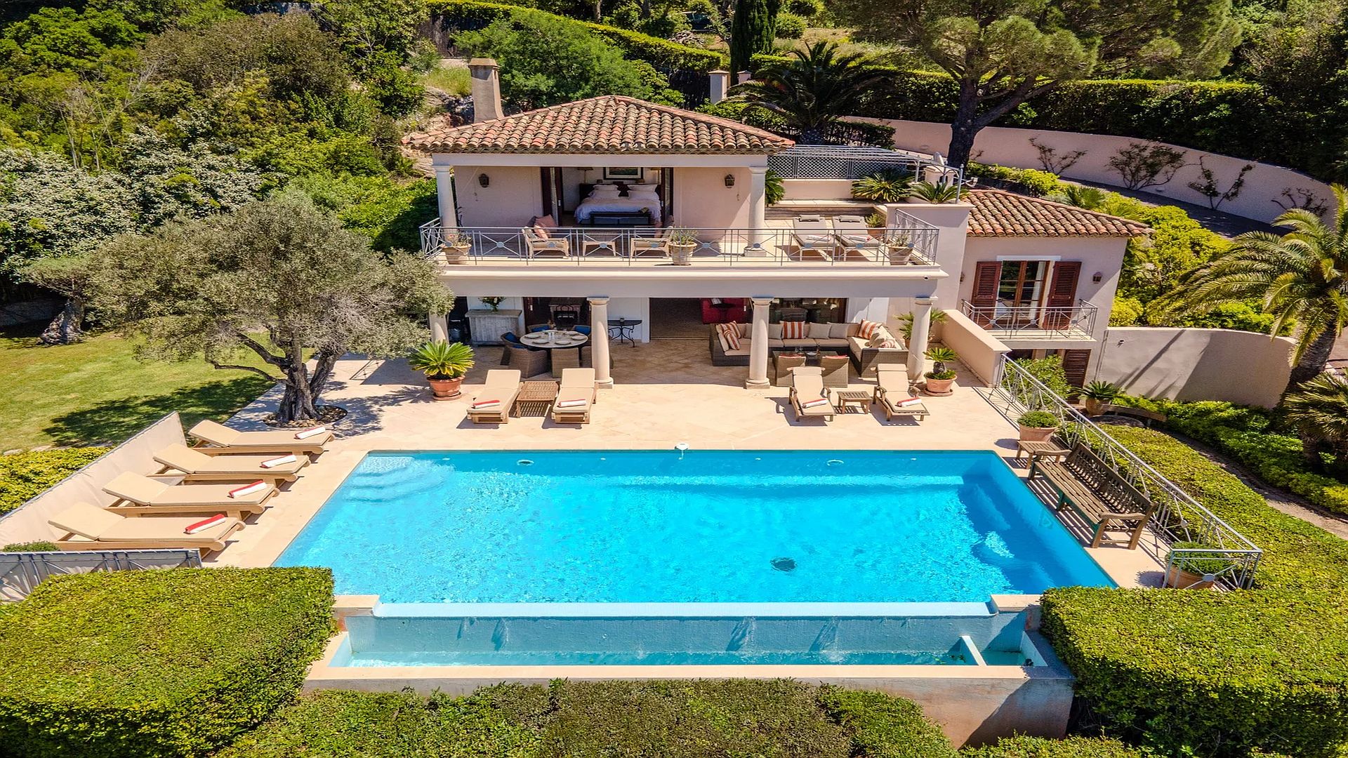 Villa Estelle, Escalet