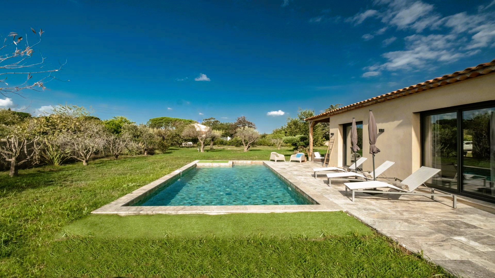 Villa Le Moulin Blanc, Centre