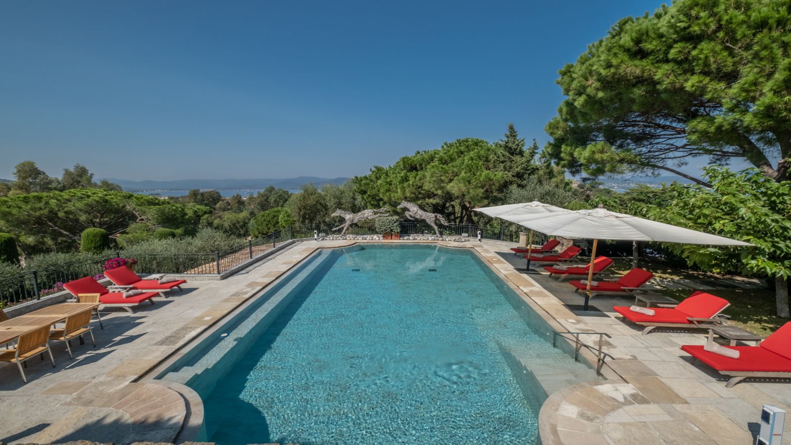 Villa Moulin des Graniers, Centre