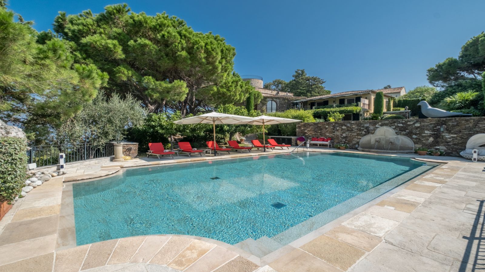 Villa Moulin des Graniers, Centre