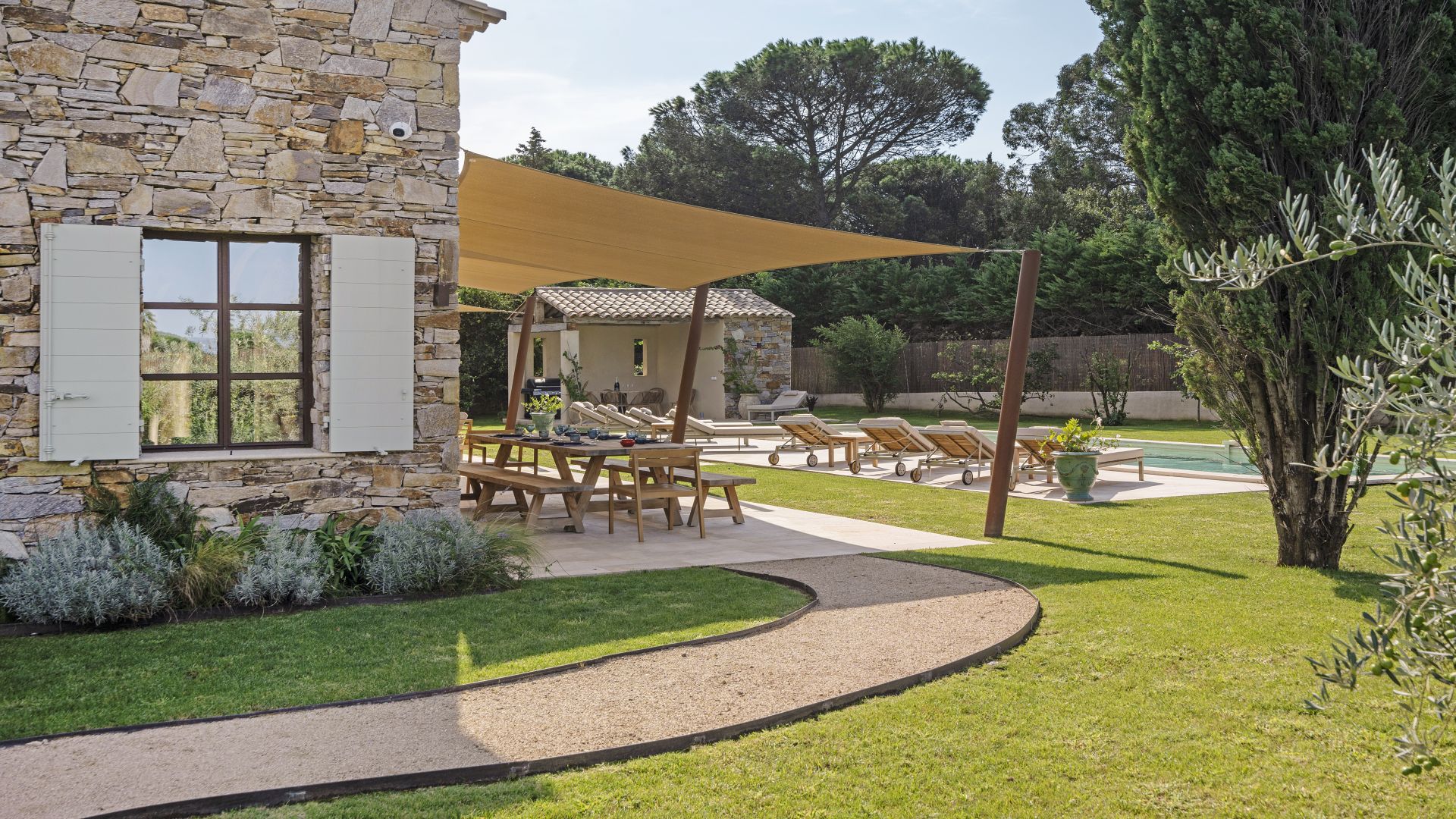 Villa Romy, Salin
