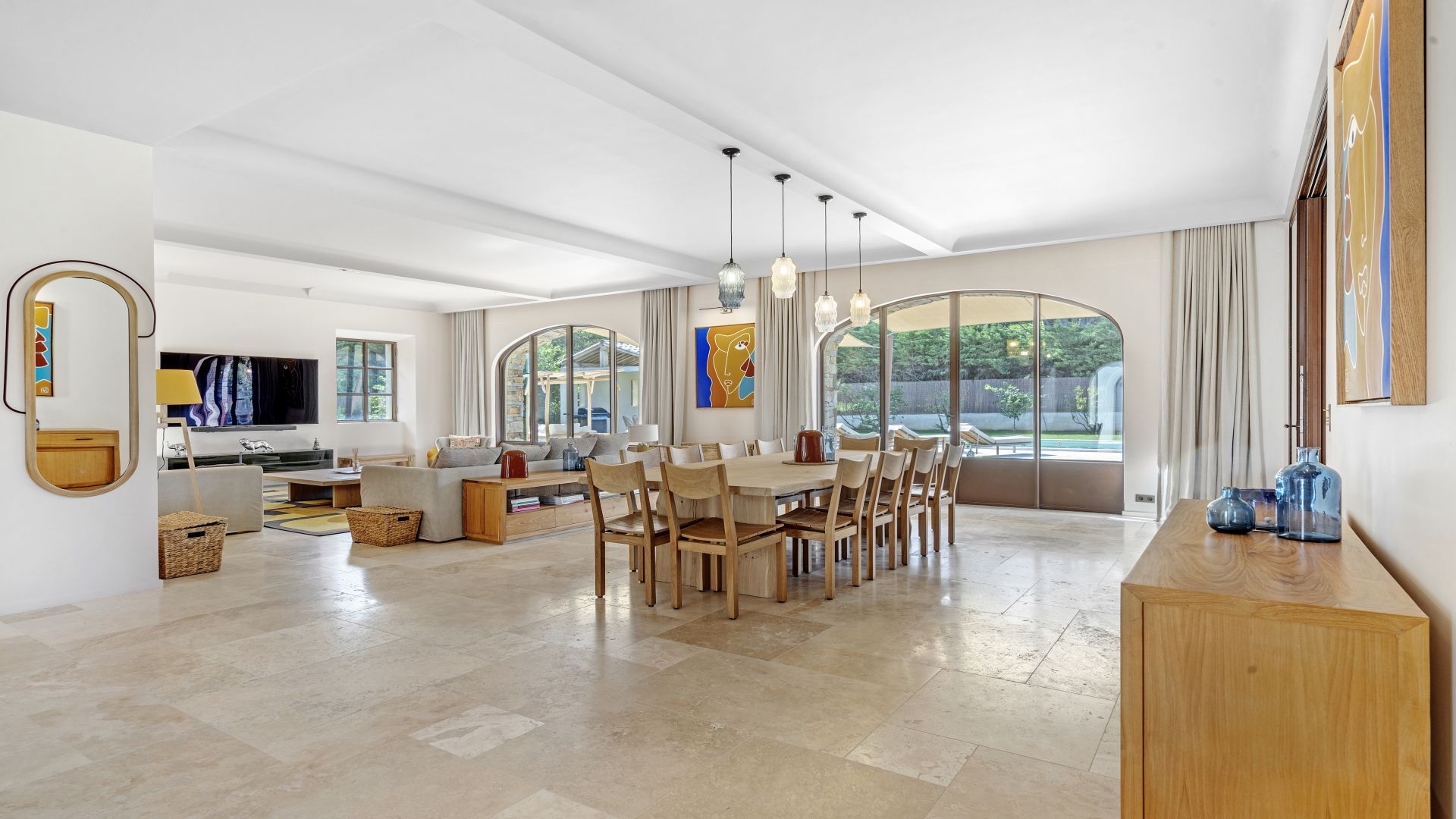 Villa Romy, Salin