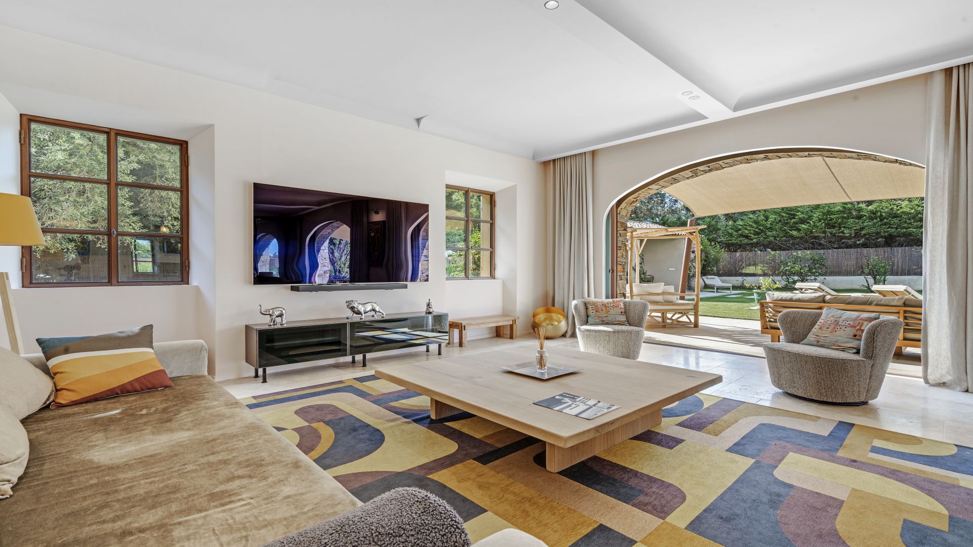 Villa Romy, Salin