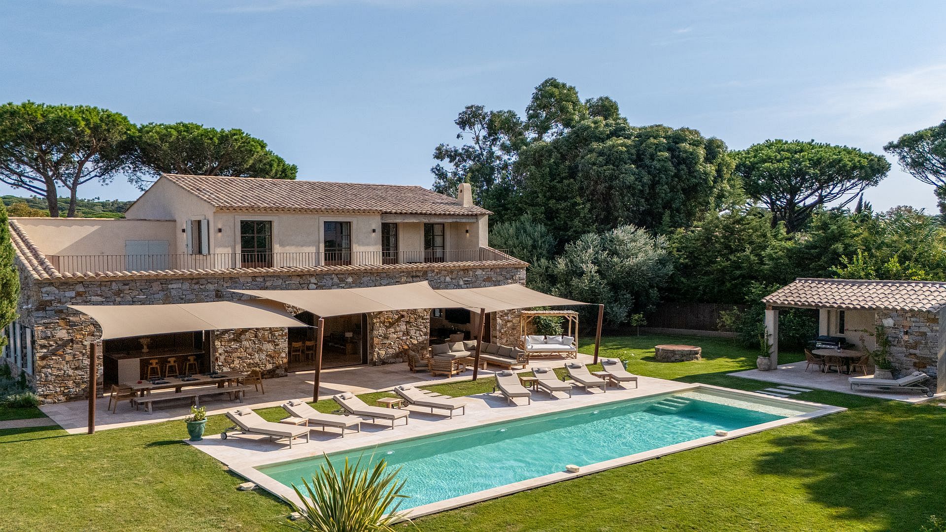 Villa Romy, Salin