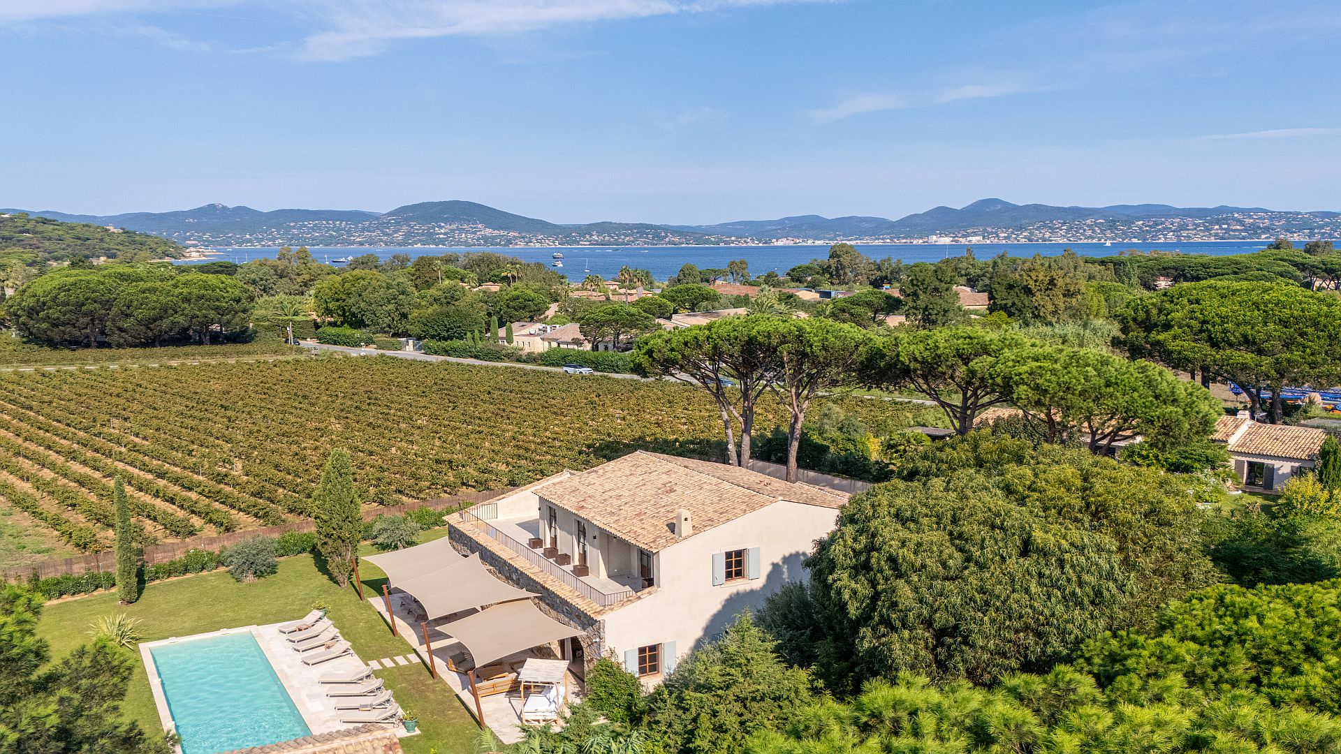 Villa Romy, Salin