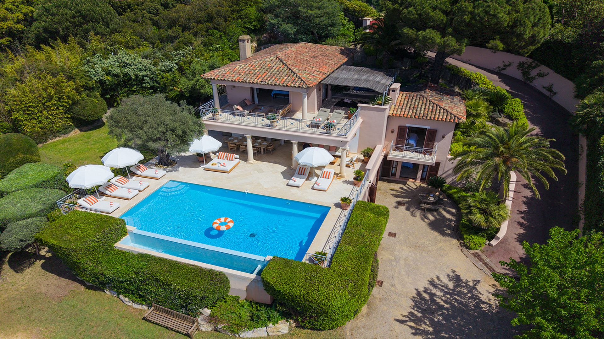 Villa Estelle, Escalet