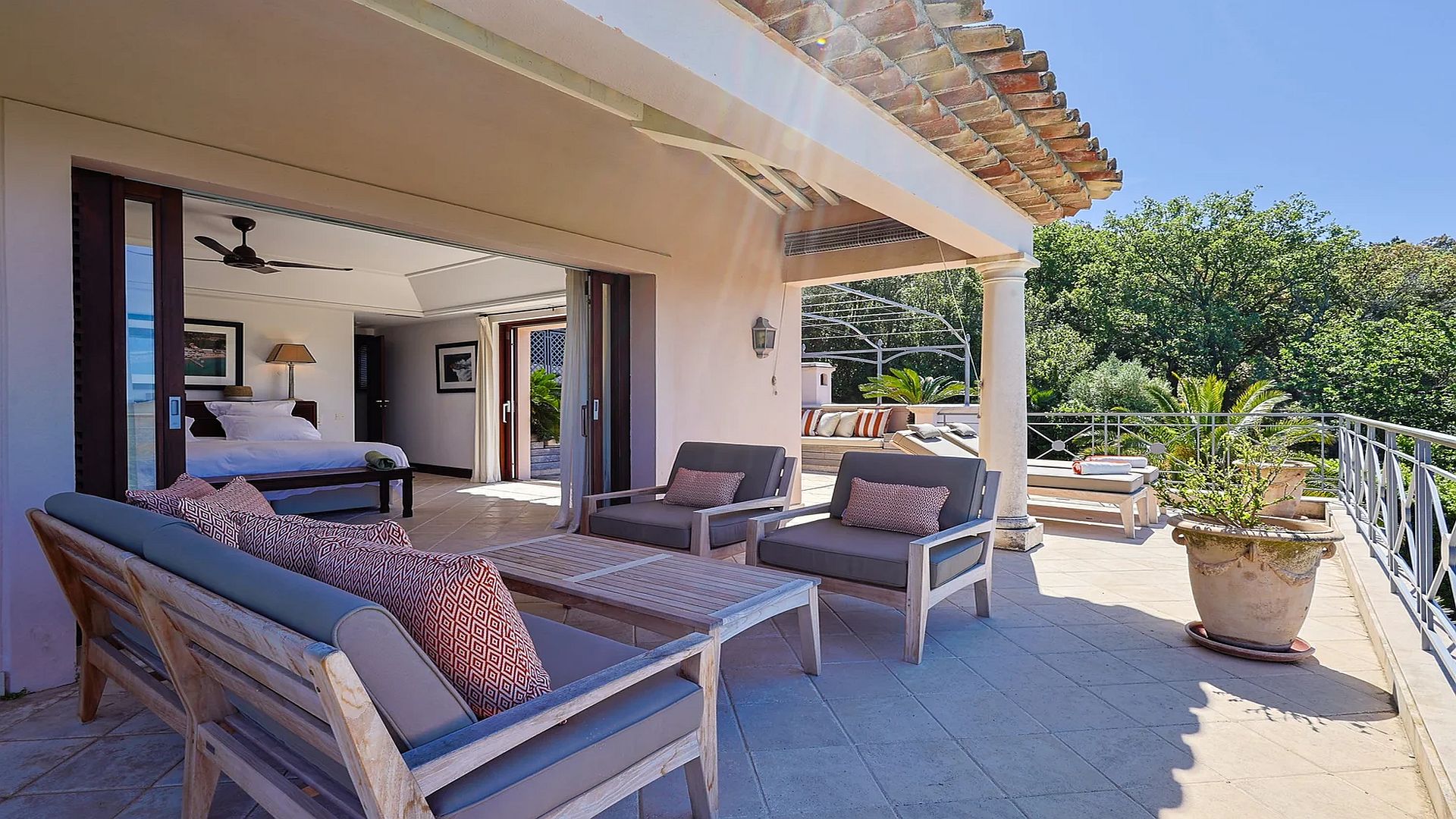 Villa Estelle, Escalet