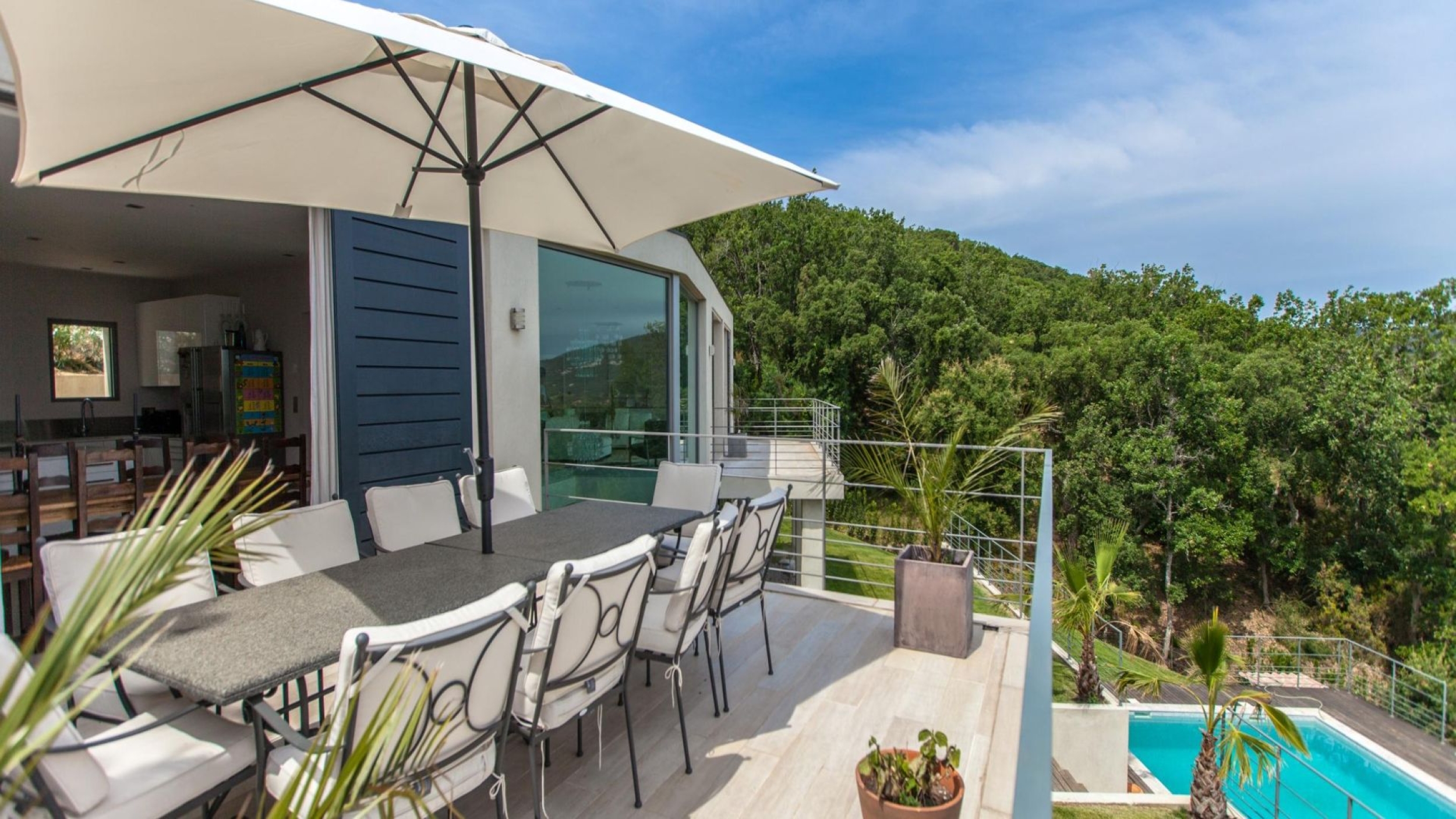 Villa Lizzy, Escalet