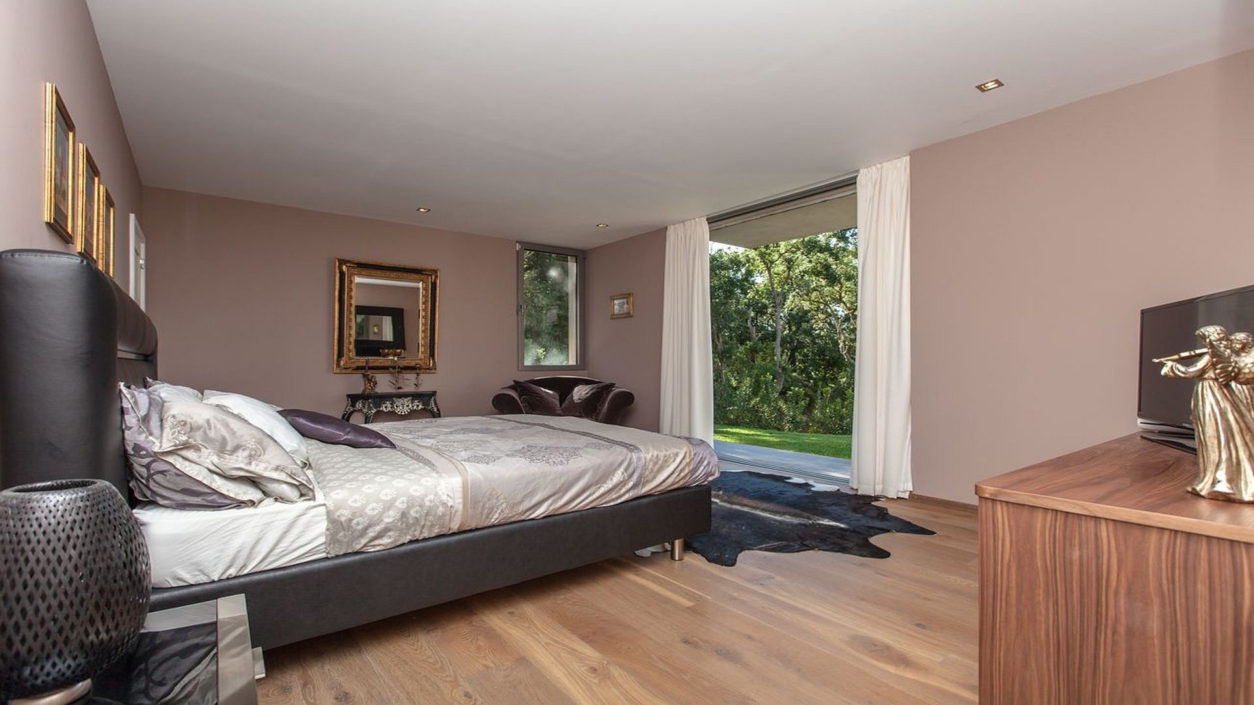 Villa Lizzy, Escalet