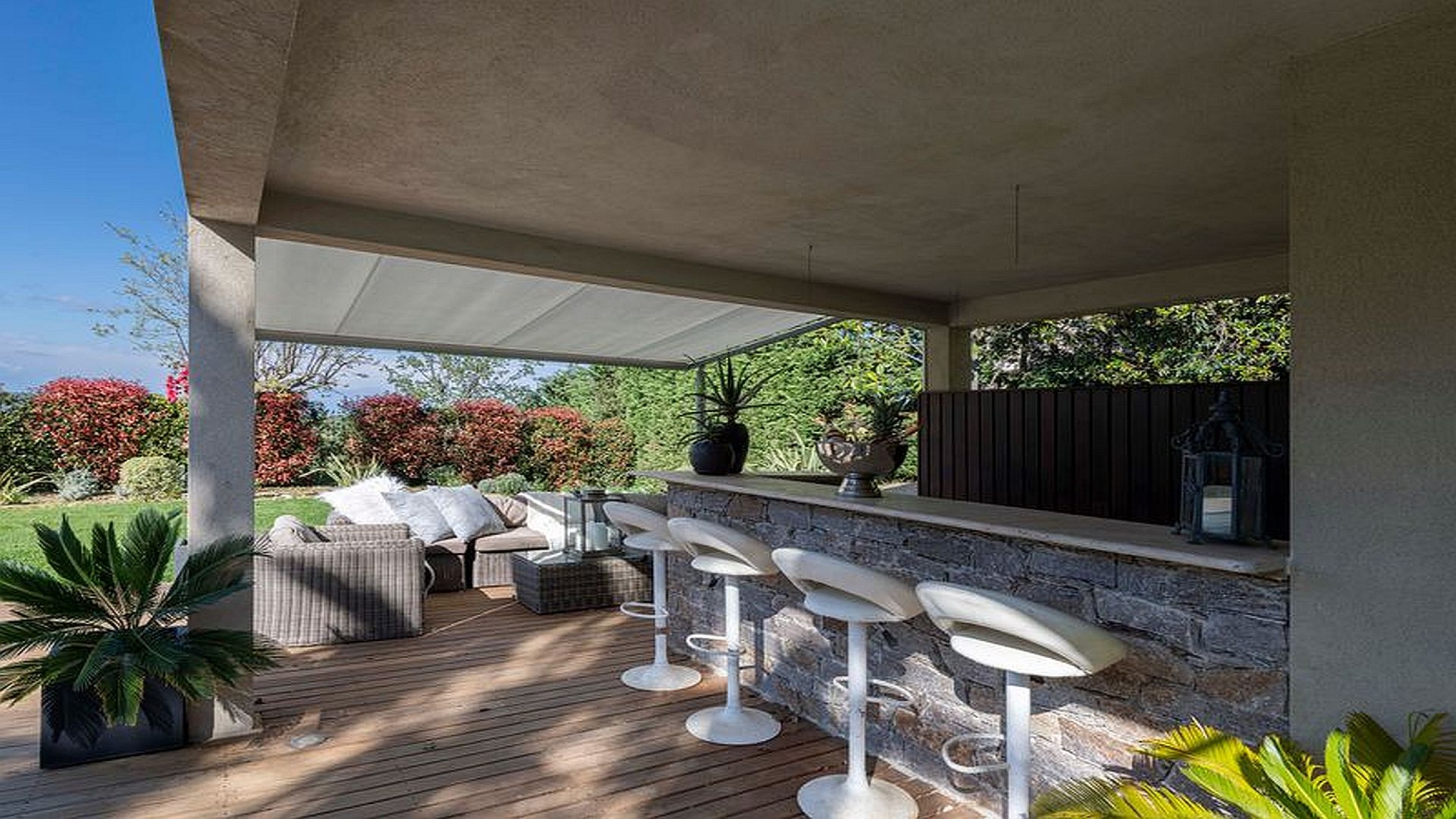Villa Lizzy, Escalet