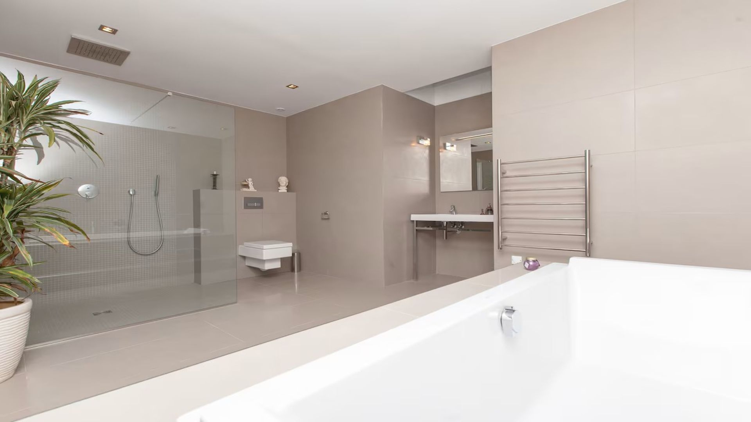 Villa Lizzy, Escalet