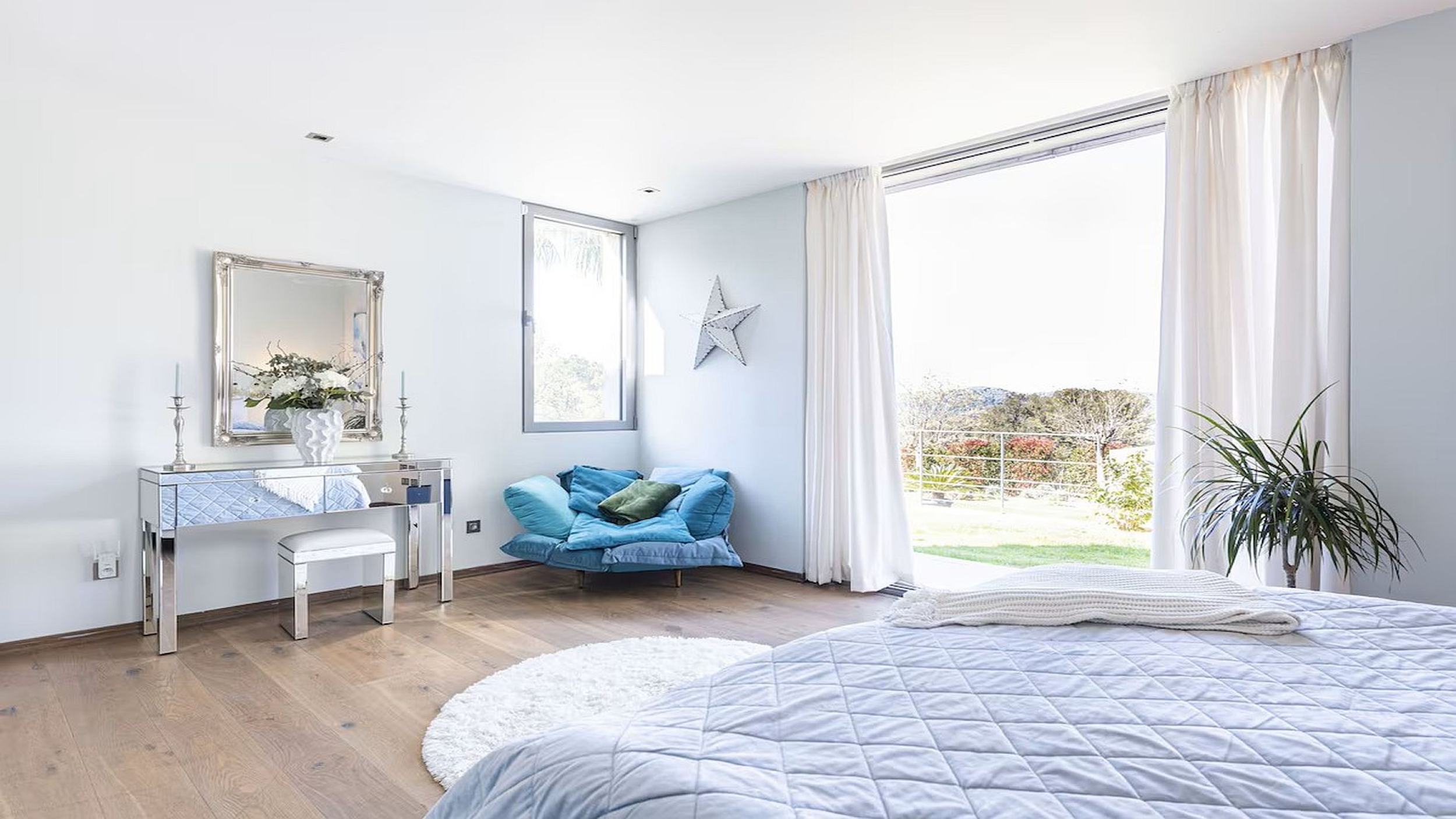 Villa Lizzy, Escalet