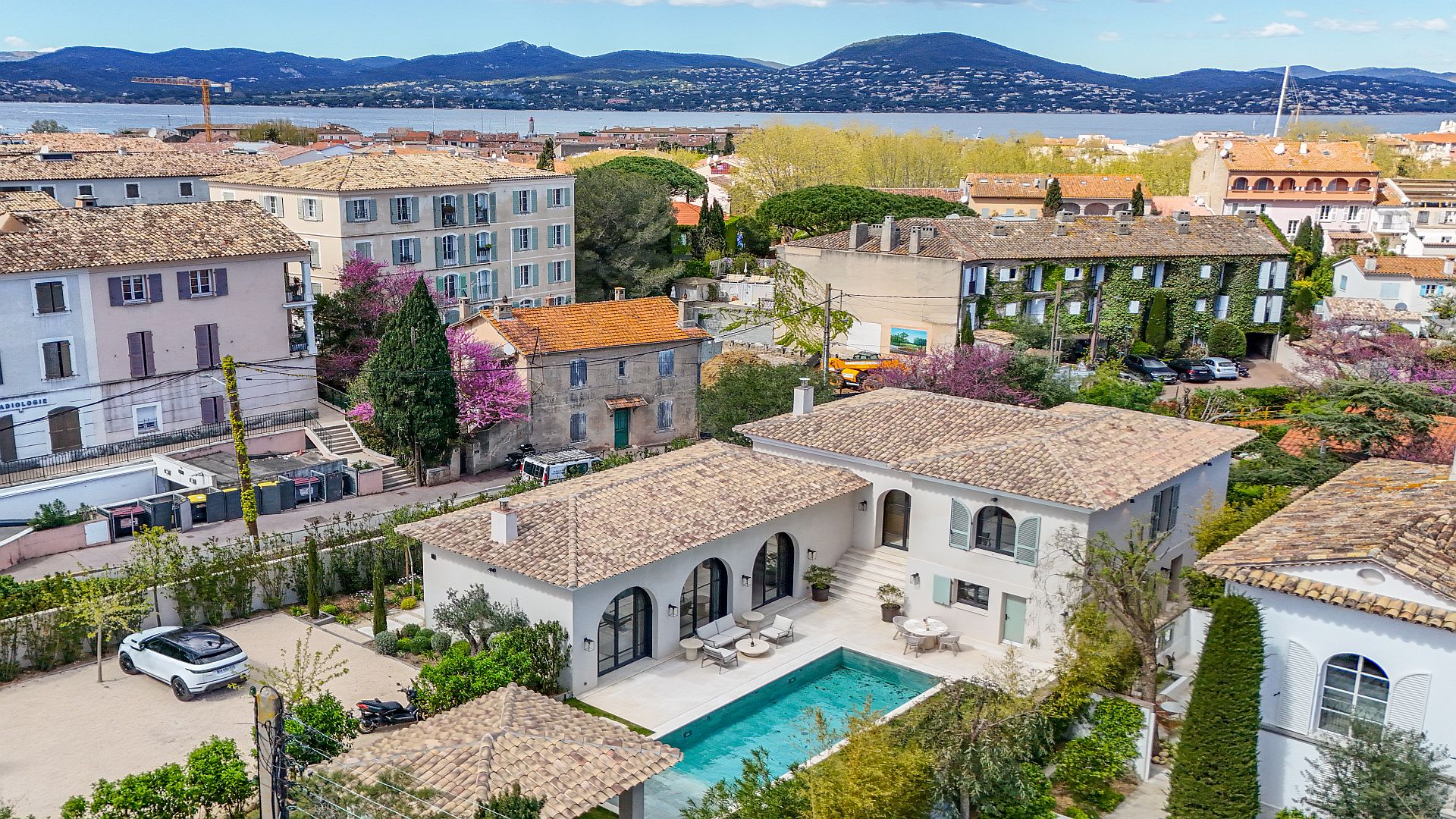 Villa des Lices, Centrum